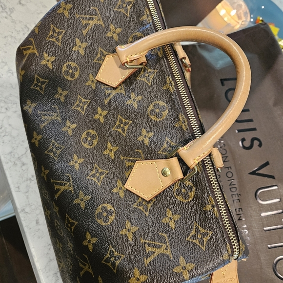 Speedy 30 genuine authentic Louis Vuitton bag. Carried ONE week. - Picture 2 of 6
